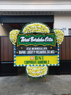 Papan Bunga Duka di Gunung