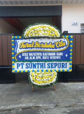 Papan Bunga Duka di Gunung