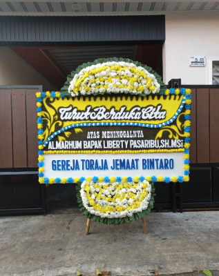 Papan Bunga Duka di Gunung