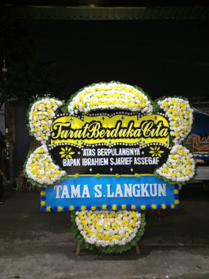 Papan Bunga Duka di Gunung