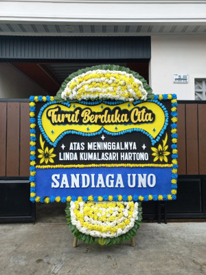 Papan Bunga Duka di Gunung