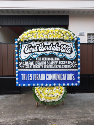 Papan Bunga Duka di Gunung